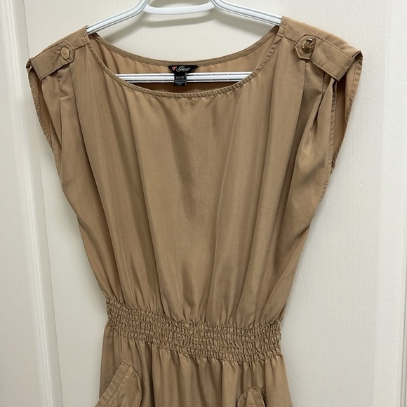 GUESS Cargo Cinched Waist Short Sleeve Mini Dress | Size XS Camel - Picture 2 of 8
